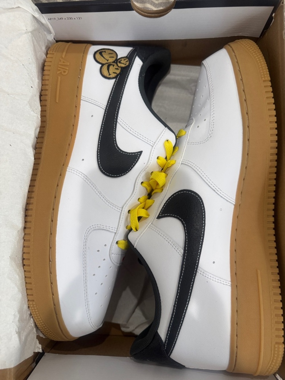 Nike Air Force 1 ‘07 LV8- Go The Extra Smile- Low-Top with Yellow Lace